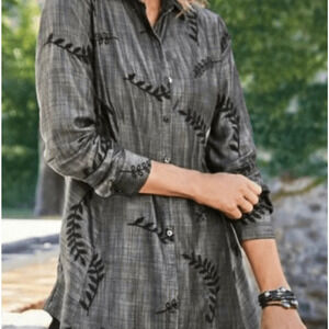 Soft Surroundings Shirt Button Up Embroidered Papyrus Leaf Black Chambray Medium